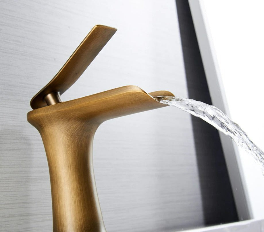 Modern Waterfall Bathroom Faucet – Style & Elegance