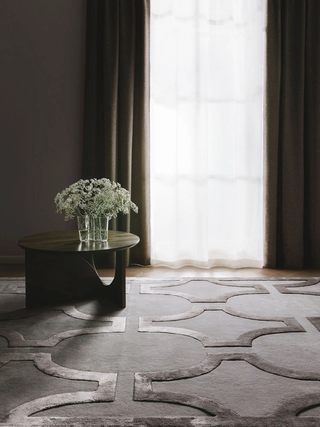 Cream wool rug living room design