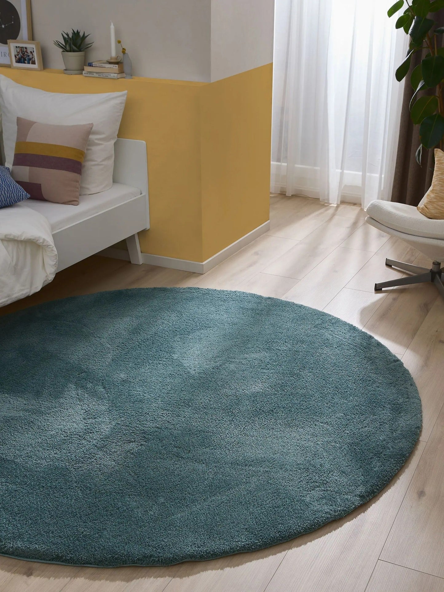 Modern high-pile carpet