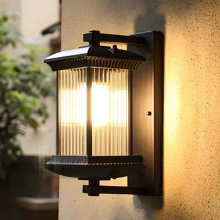 Classic outdoor wall light, lantern style