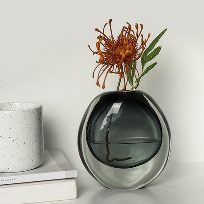 Elegant Glass Vase – Timeless Art & Craftsmanship