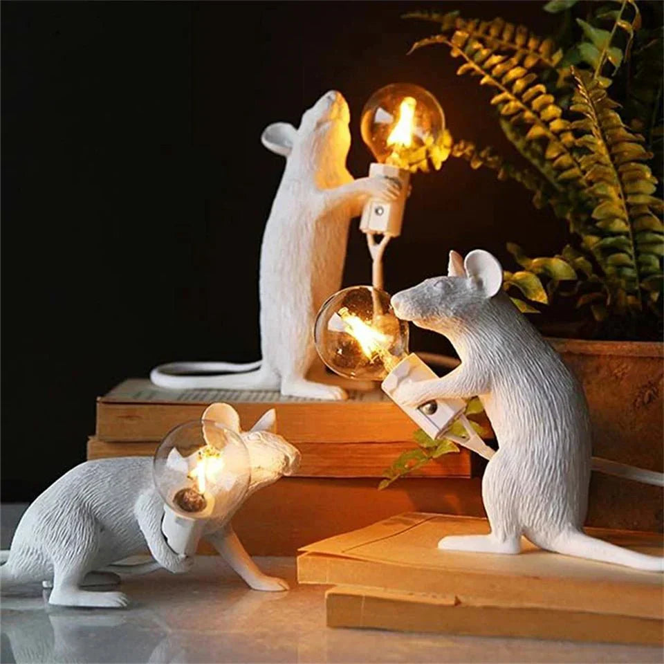 The Curious Explorer – A Playful Mouse Lamp