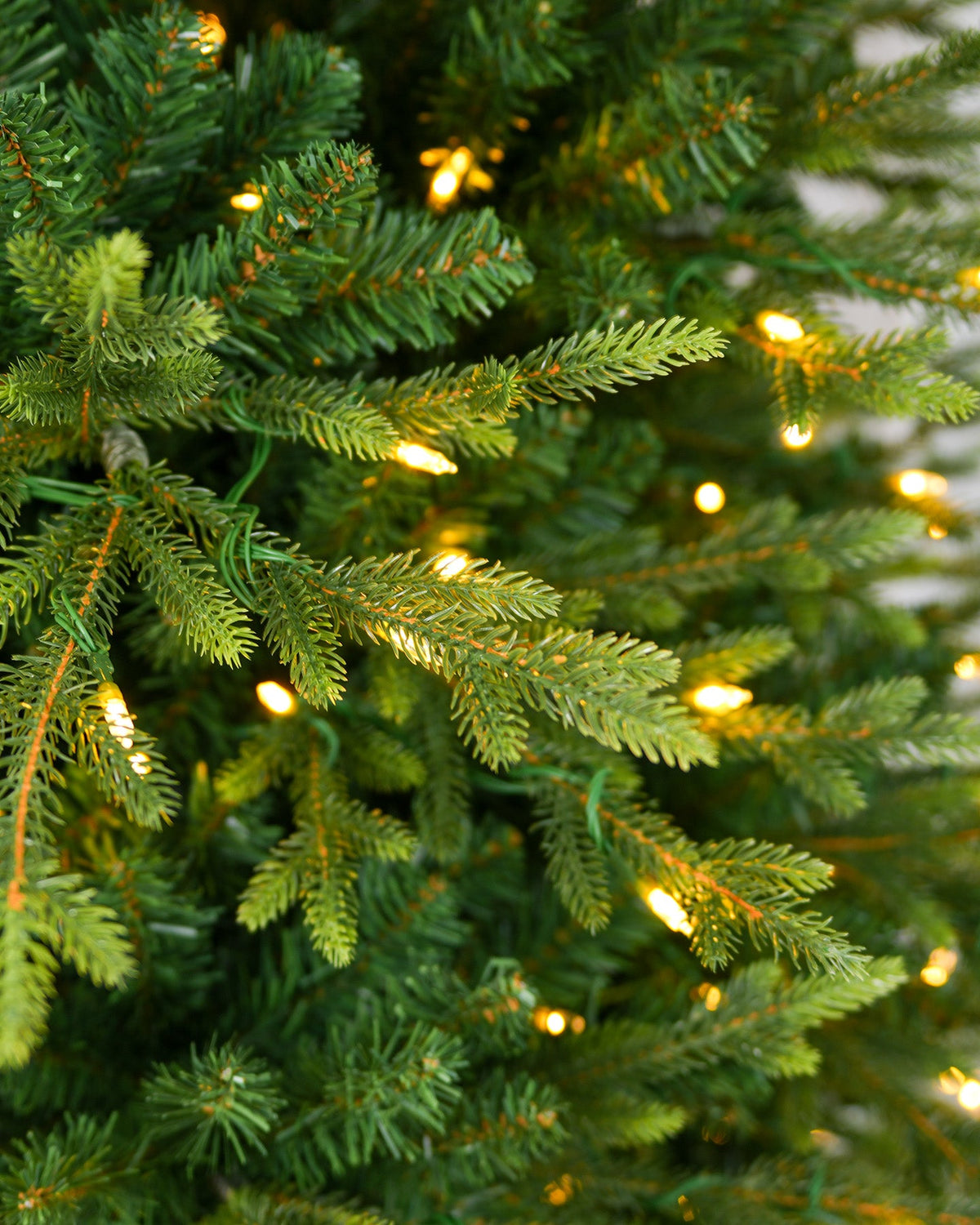Skovra Classic PE/PVC 12ft Pre-Lit Christmas Tree
