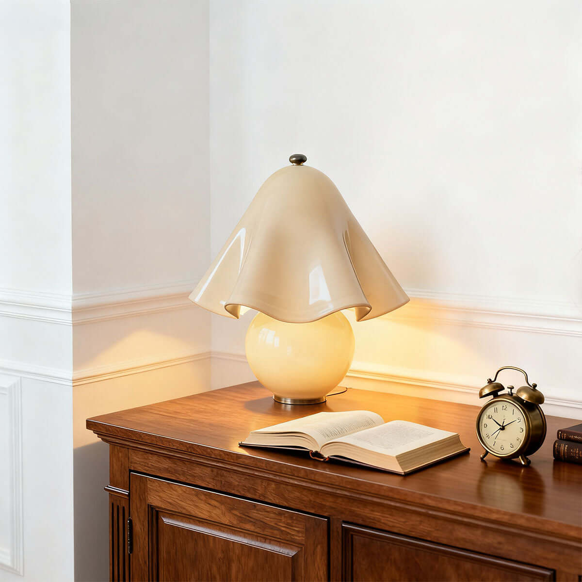 Ruffled Glass Table Lamp