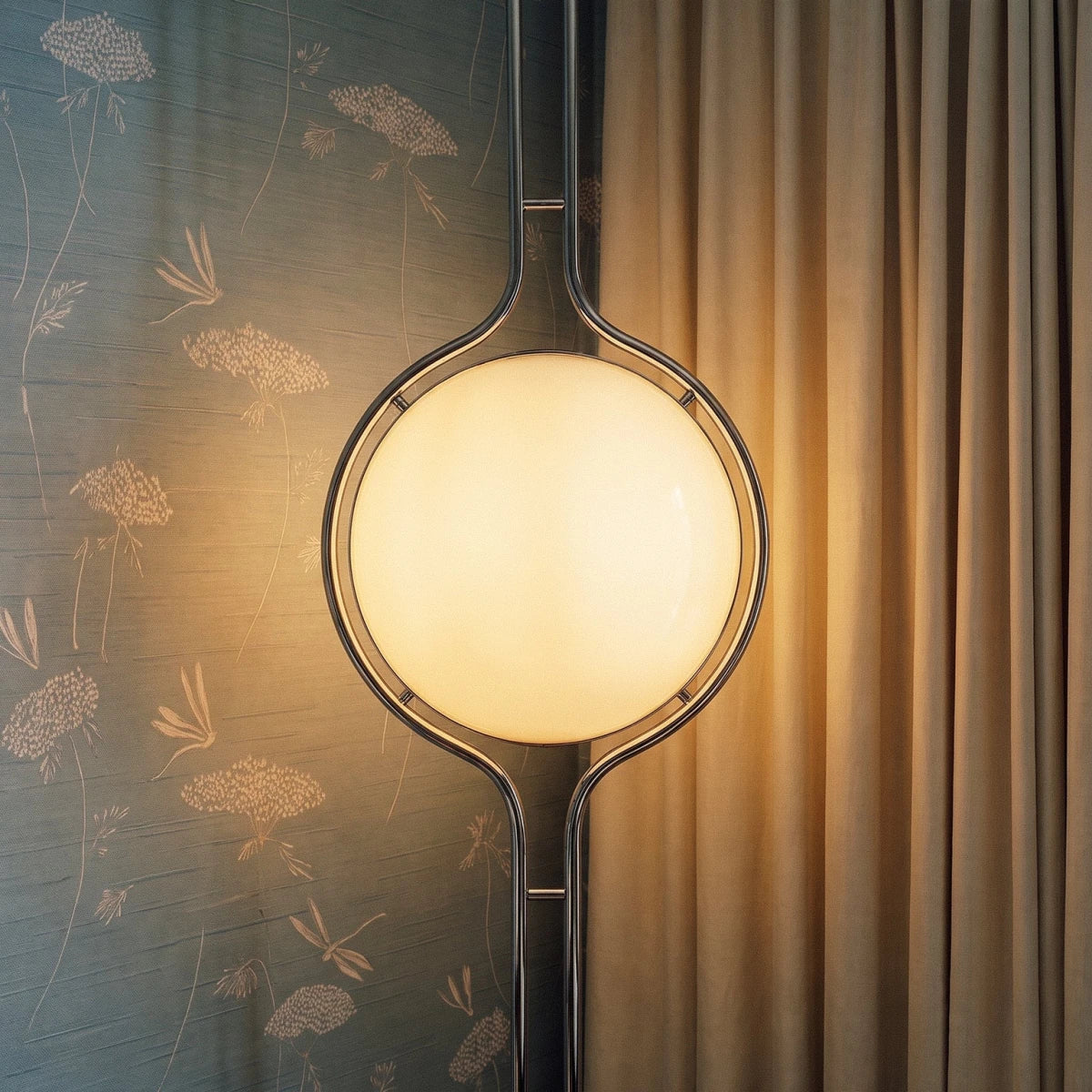 Pelvaro Mid-Century Metal Floor-to-Ceiling Lamp