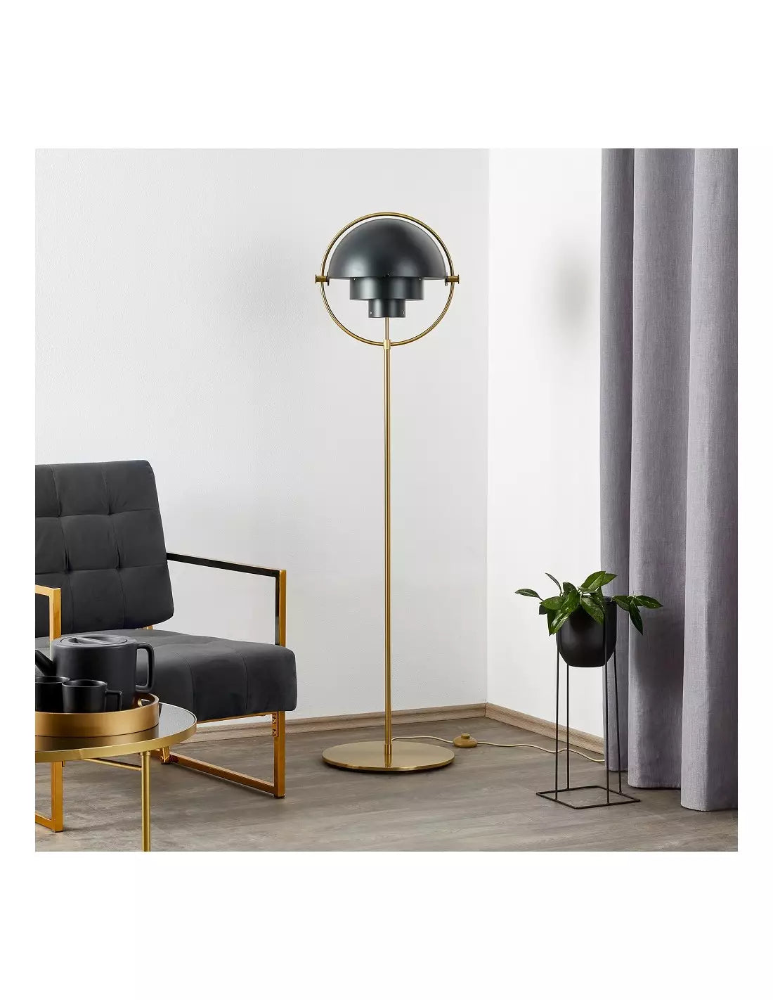 Sculptural floor lamp with multiple lights