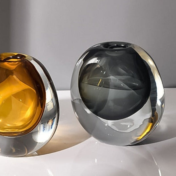 Elegant Glass Vase – Timeless Art & Craftsmanship