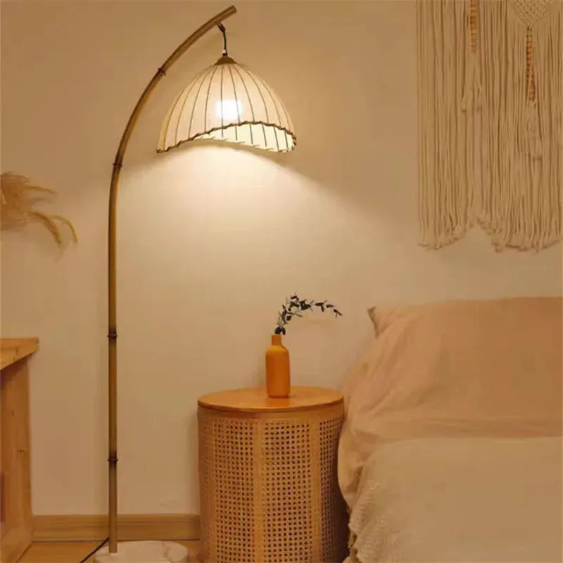 Vintage Bambus-Stehlampe – Retro-Design mit warmem Licht-Aster Selection